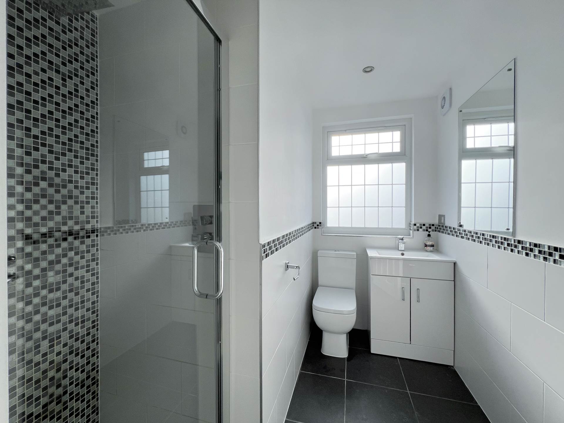 Buxton Drive, New Malden, Image 21