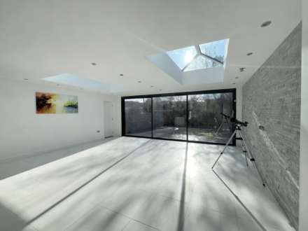 Buxton Drive, New Malden, Image 10