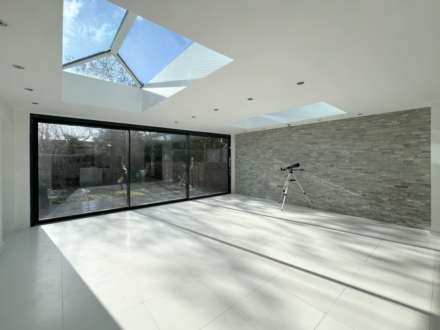 Buxton Drive, New Malden, Image 11