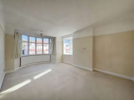 Buxton Drive, New Malden, Image 16