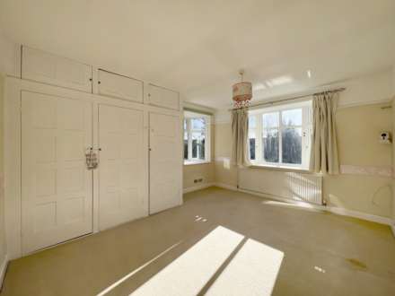 Buxton Drive, New Malden, Image 19