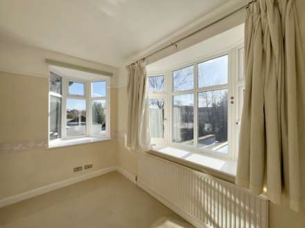 Buxton Drive, New Malden, Image 20