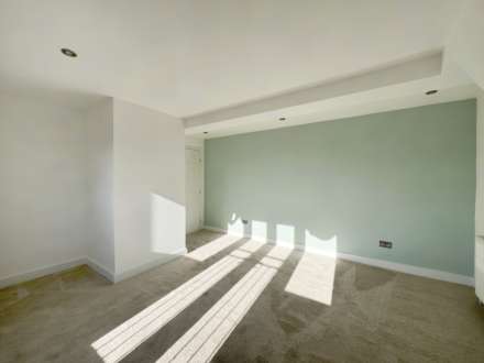 Buxton Drive, New Malden, Image 23