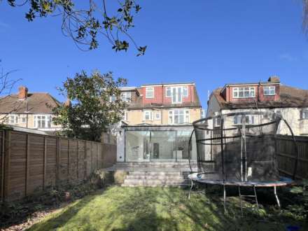 Buxton Drive, New Malden, Image 26