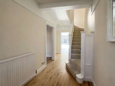 Buxton Drive, New Malden, Image 5