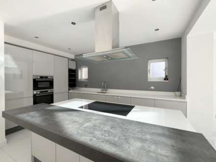 Buxton Drive, New Malden, Image 8