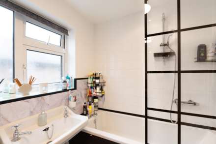 Sussex Close, New Malden, Image 8