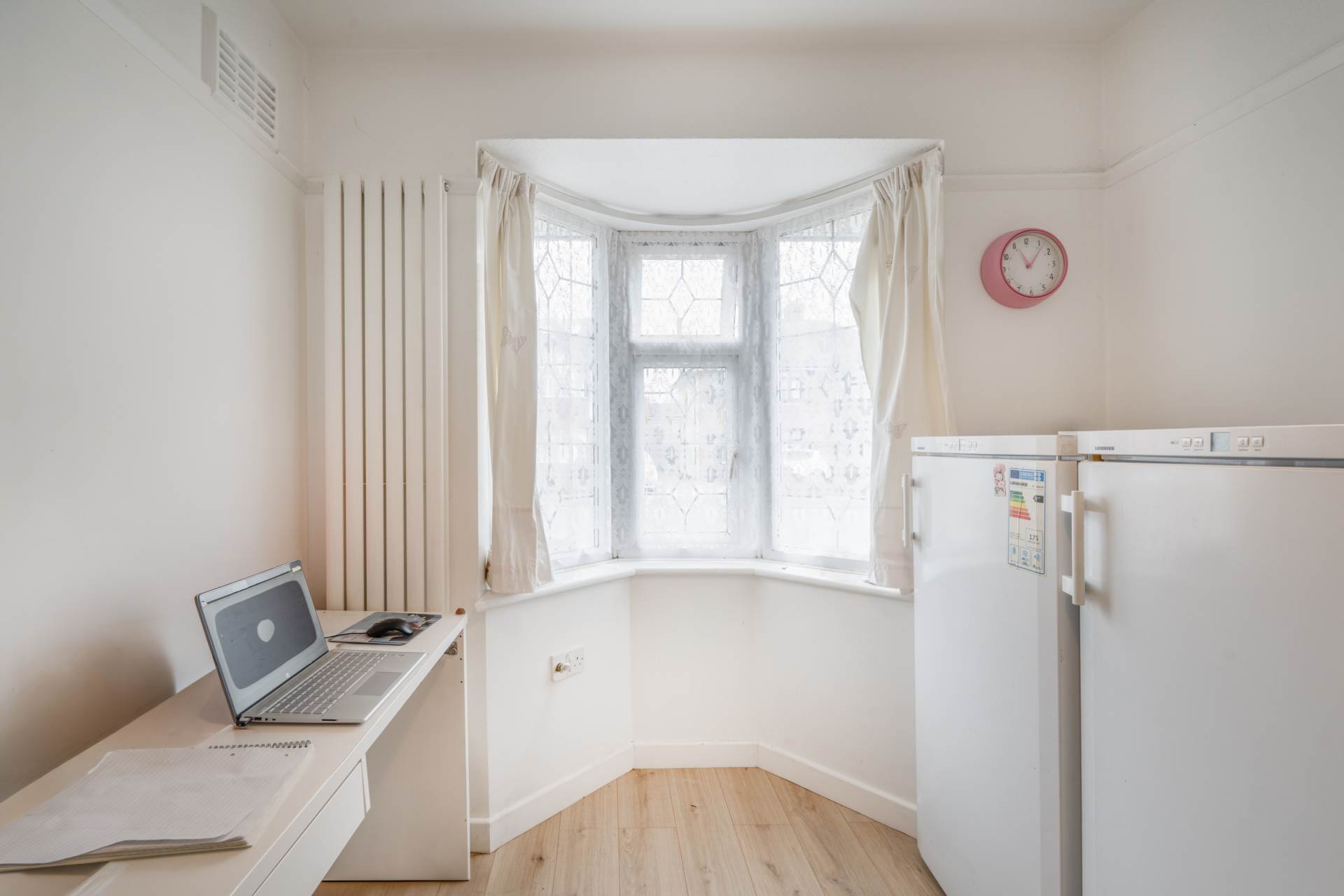 Cheshire Gardens, Chessington, Image 11