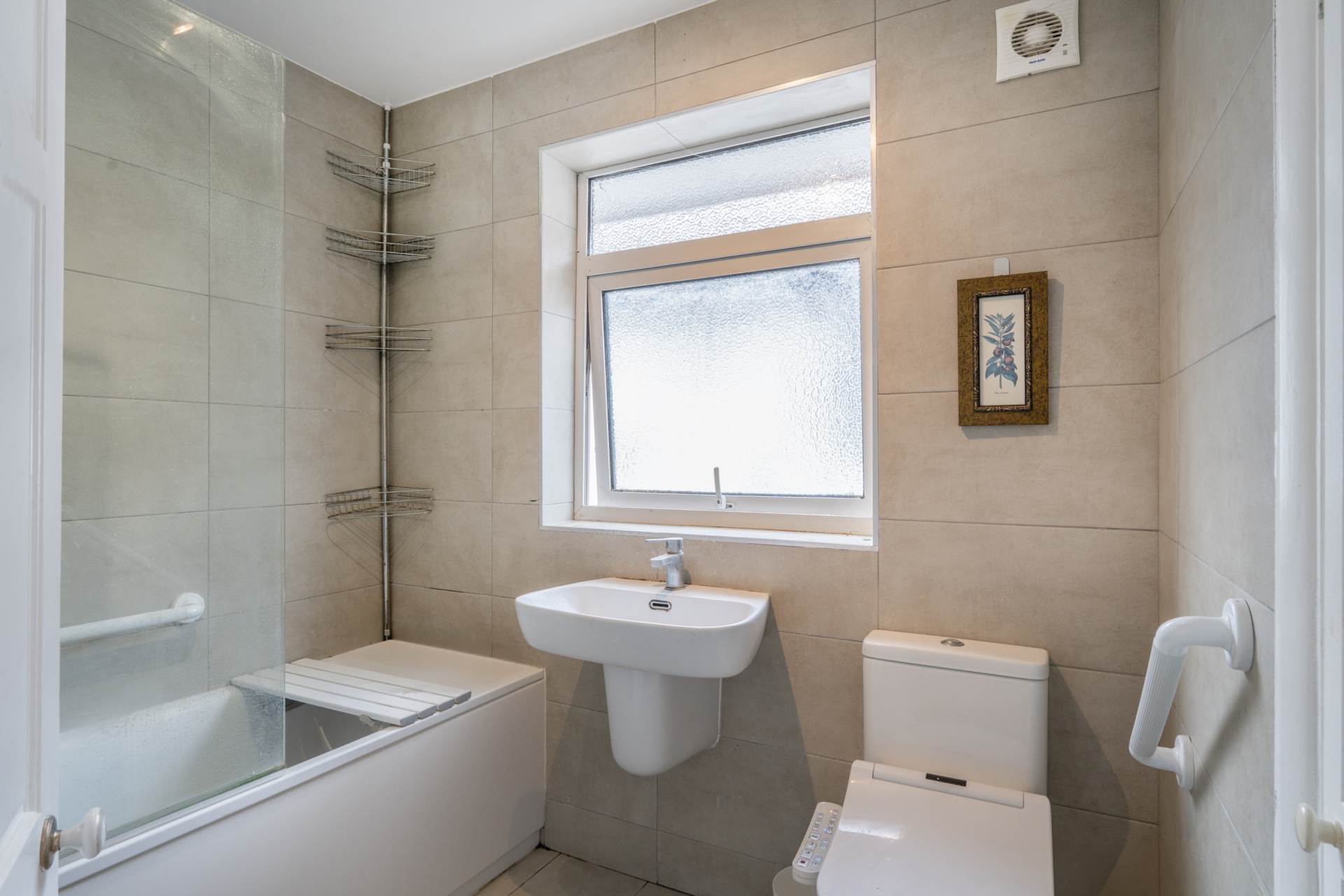 Cheshire Gardens, Chessington, Image 12