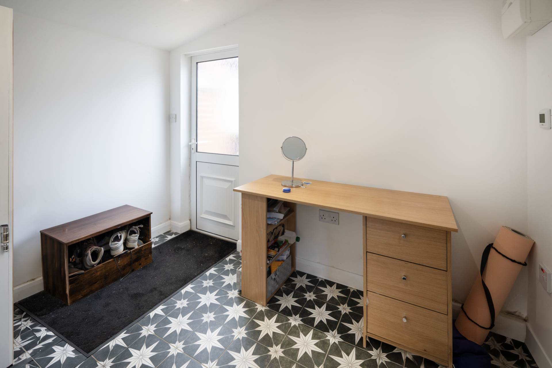 Cheshire Gardens, Chessington, Image 16