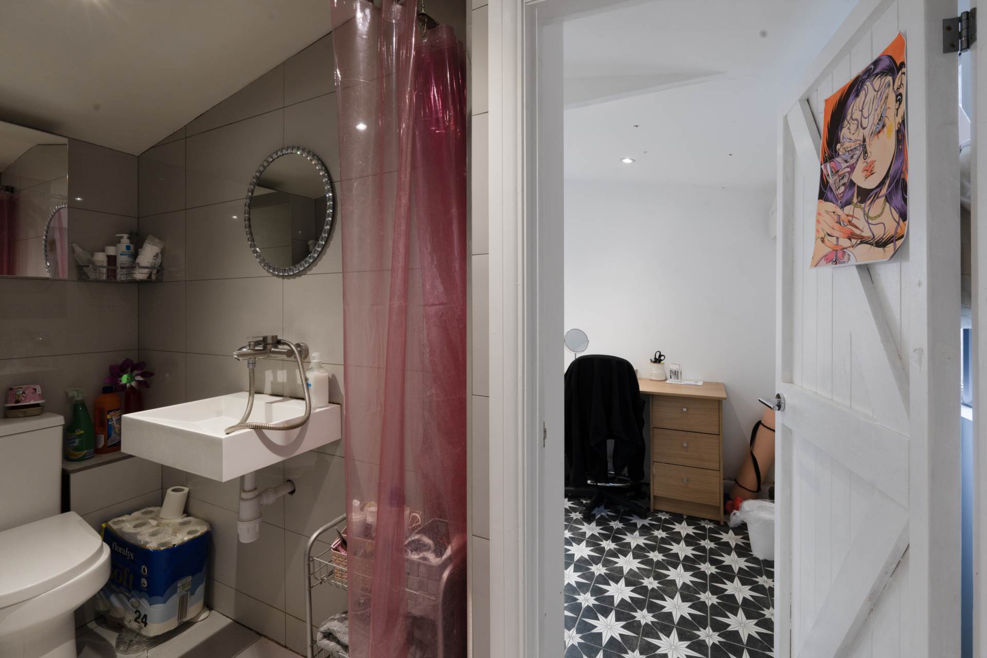 Cheshire Gardens, Chessington, Image 17