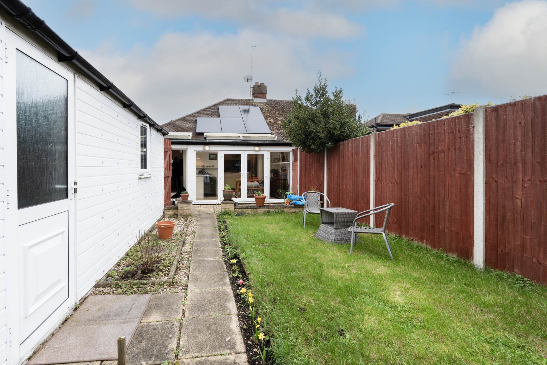 Cheshire Gardens, Chessington, Image 4