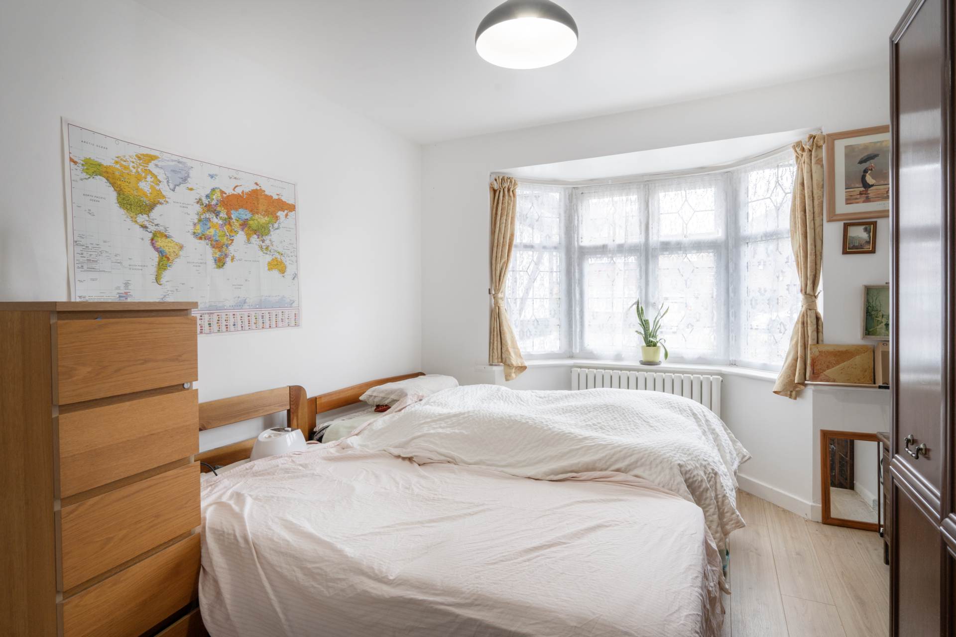 Cheshire Gardens, Chessington, Image 6