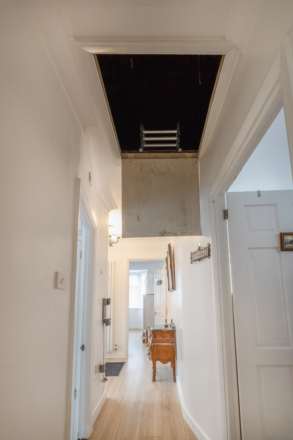 Cheshire Gardens, Chessington, Image 13