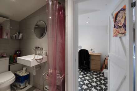 Cheshire Gardens, Chessington, Image 17