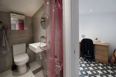 Cheshire Gardens, Chessington, Image 18