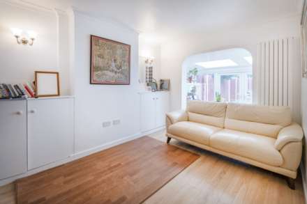 Cheshire Gardens, Chessington, Image 3