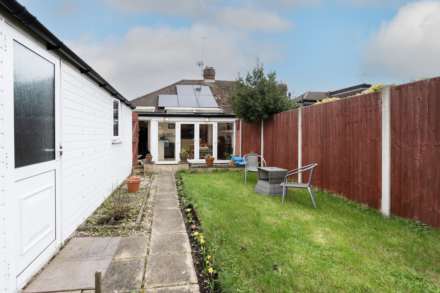 Cheshire Gardens, Chessington, Image 4