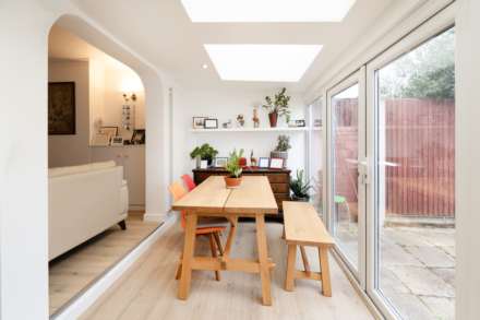 Cheshire Gardens, Chessington, Image 7