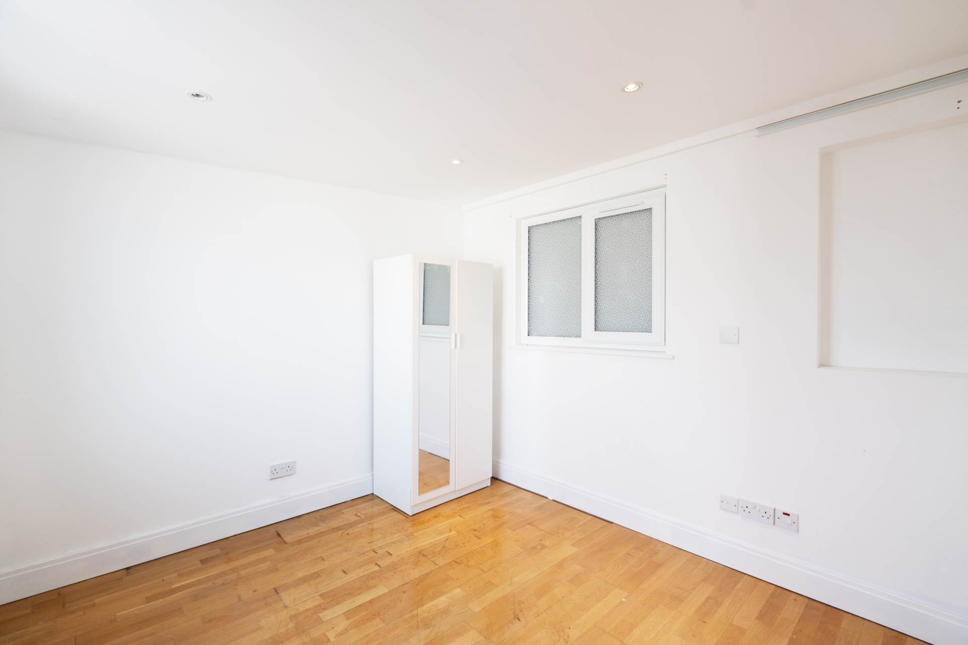 Epsom Road, Sutton, Image 12