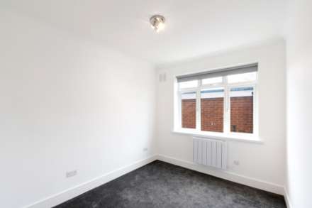 St Philips Avenue, Worcester Park, Image 11