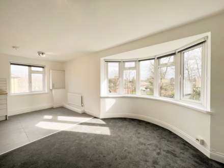 The Avenue, Worcester Park, Image 4