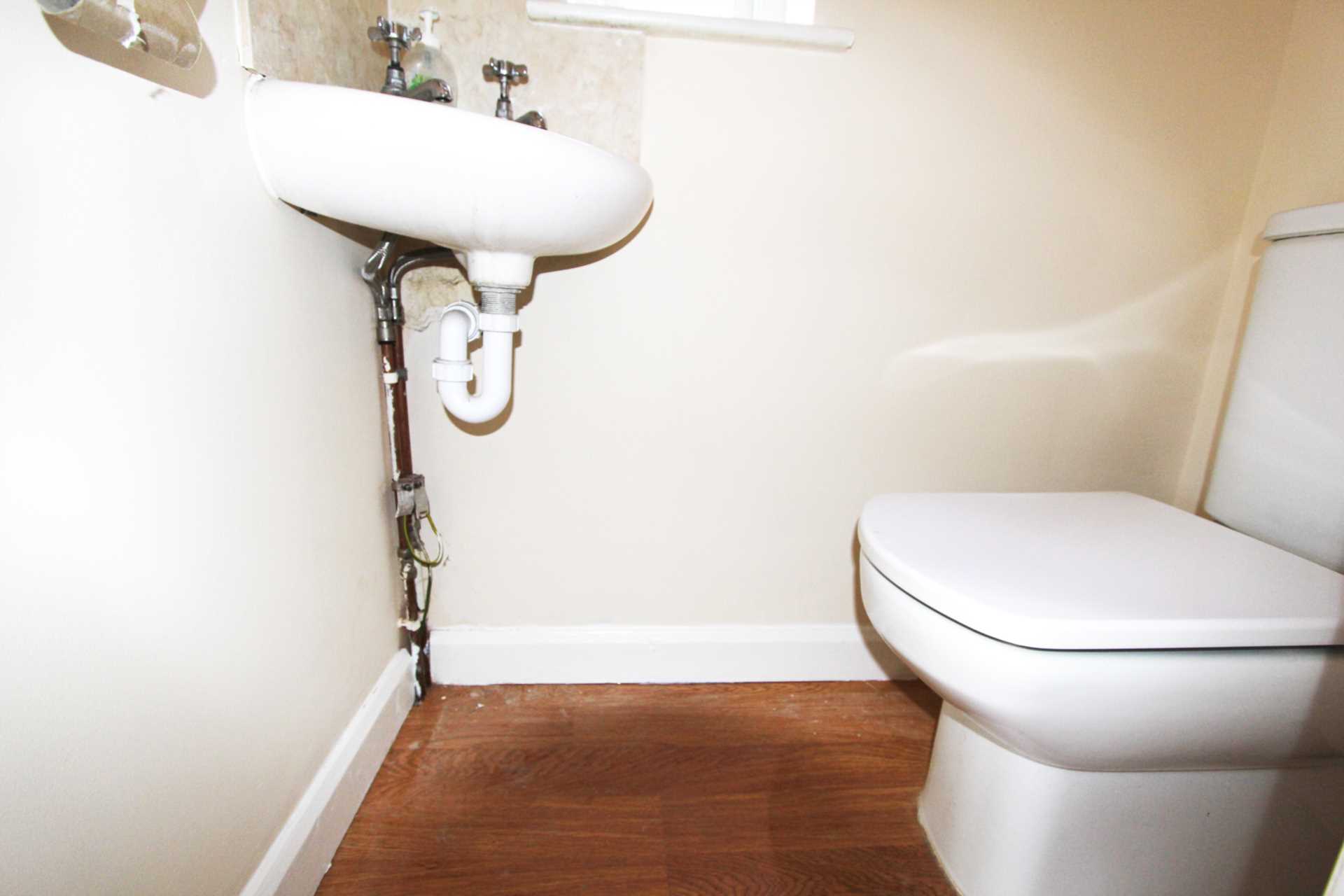 Downfield, Worcester Park, Image 10