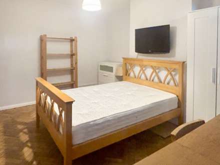 Somerset Close, New Malden, Image 5