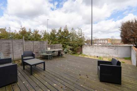 Somerset Close, New Malden, Image 9