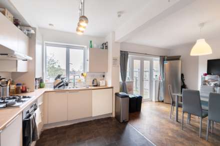 Room B, Somerset Close, New Malden, Image 3