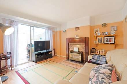 Hillcross Avenue, Morden, Image 2
