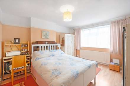 Hillcross Avenue, Morden, Image 5