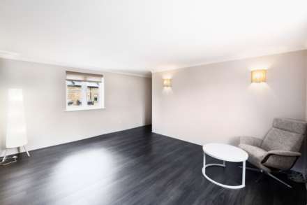 Fulmar Close, Surbiton, Image 2
