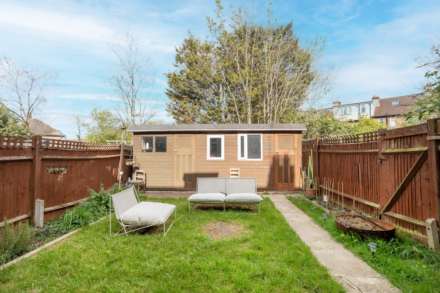 Errol Gardens, New Malden, Image 4