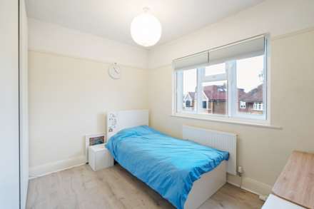 Savile Close, New Malden, Image 14