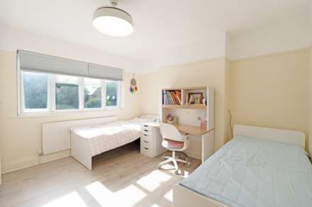 Savile Close, New Malden, Image 15
