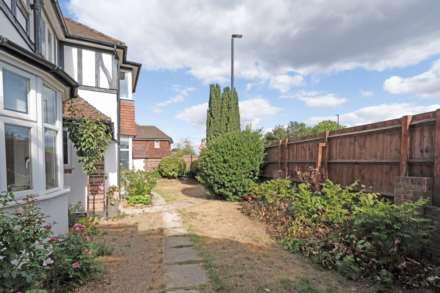 Savile Close, New Malden, Image 22