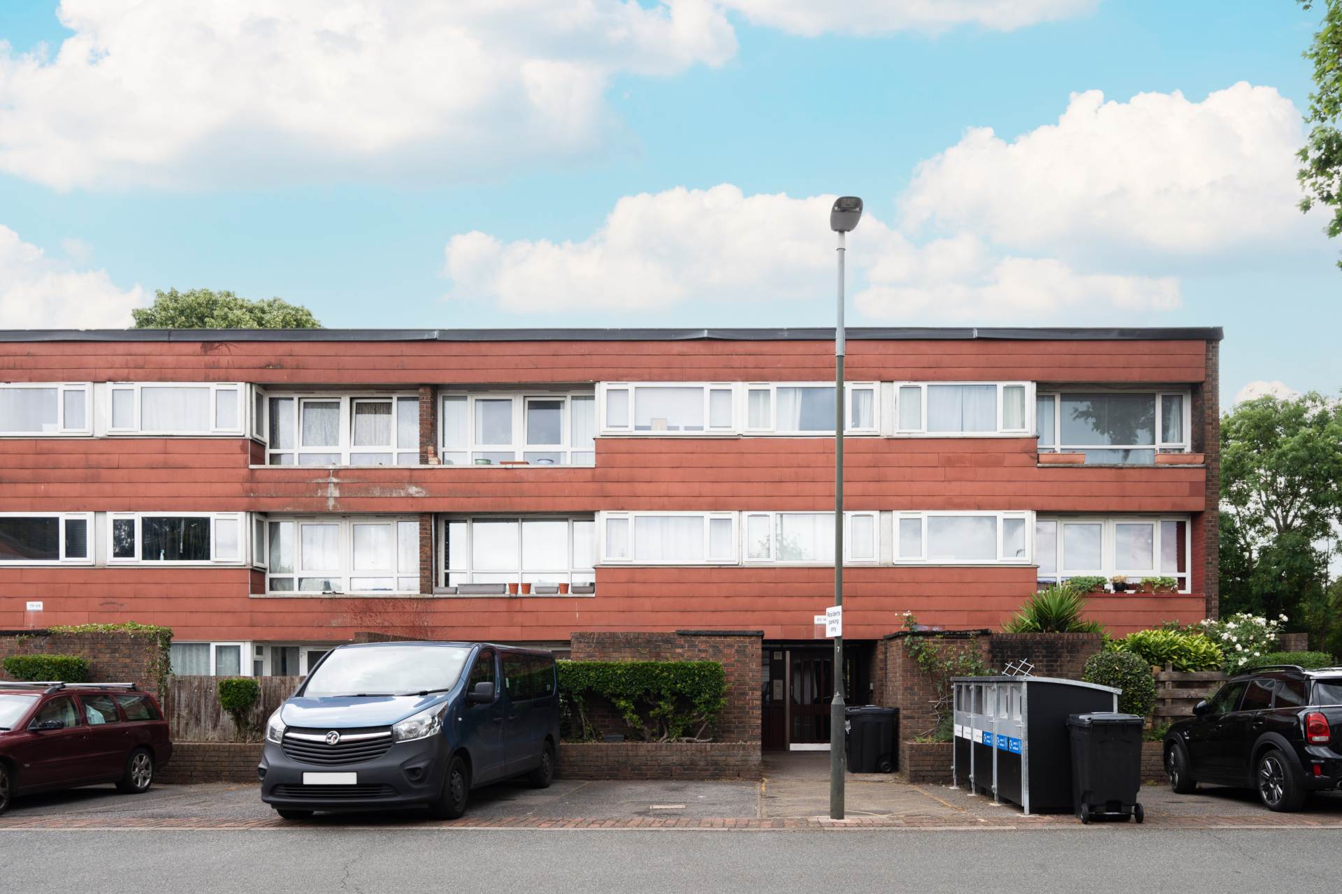 Farnham Gardens, London, Image 1