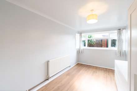 Farnham Gardens, London, Image 7