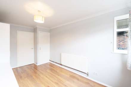Farnham Gardens, London, Image 8