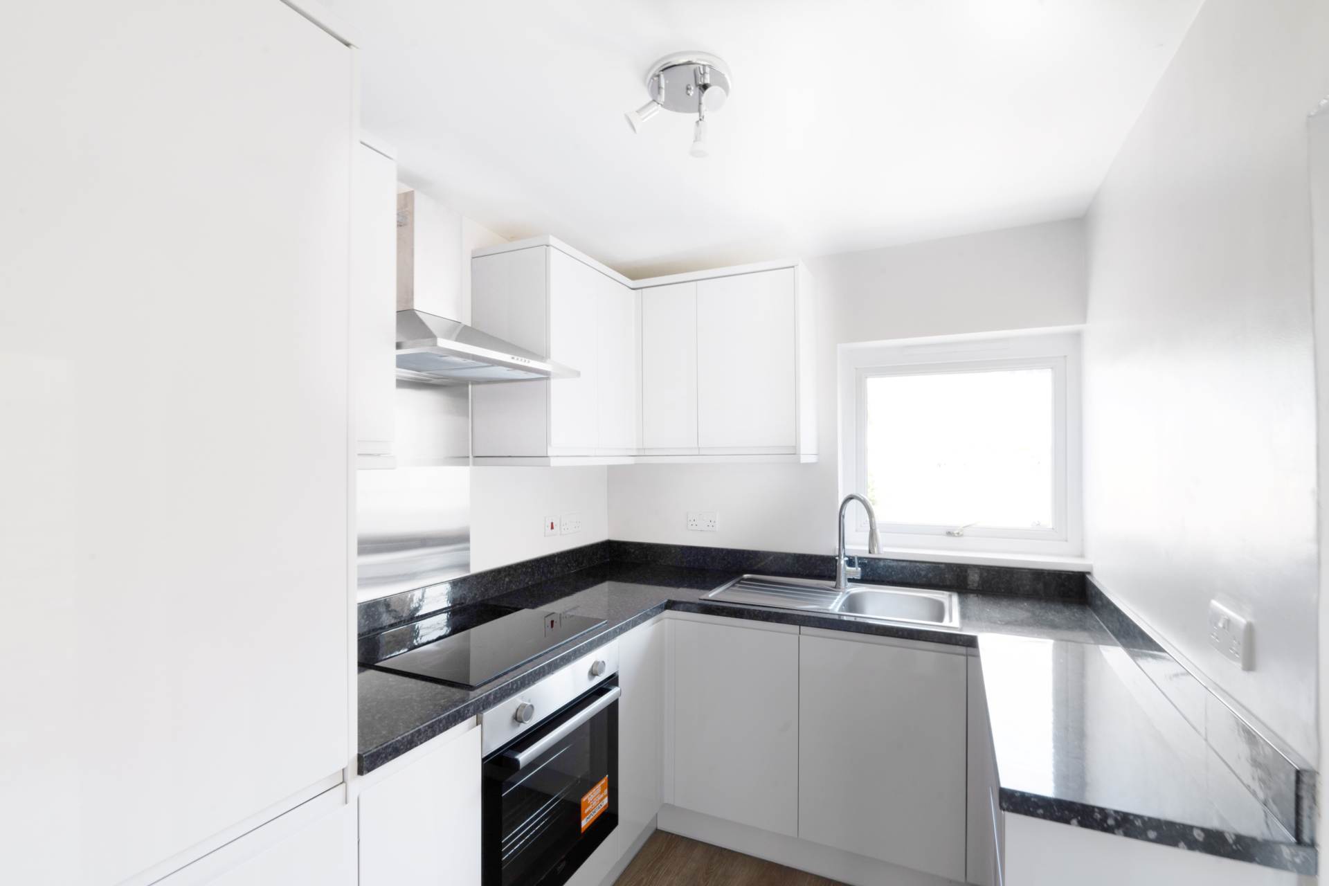 Queens Road, New Malden　KT3 6BX, Image 3
