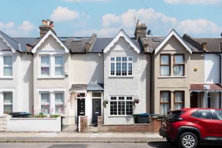Queens Road, New Malden　KT3 6BX