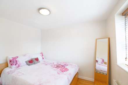 Winery Lane, Kingston Upon Thames, Image 10