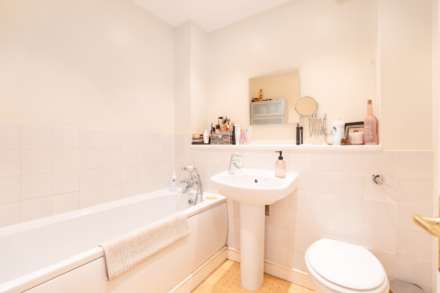 Winery Lane, Kingston Upon Thames, Image 15