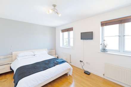 Winery Lane, Kingston Upon Thames, Image 8