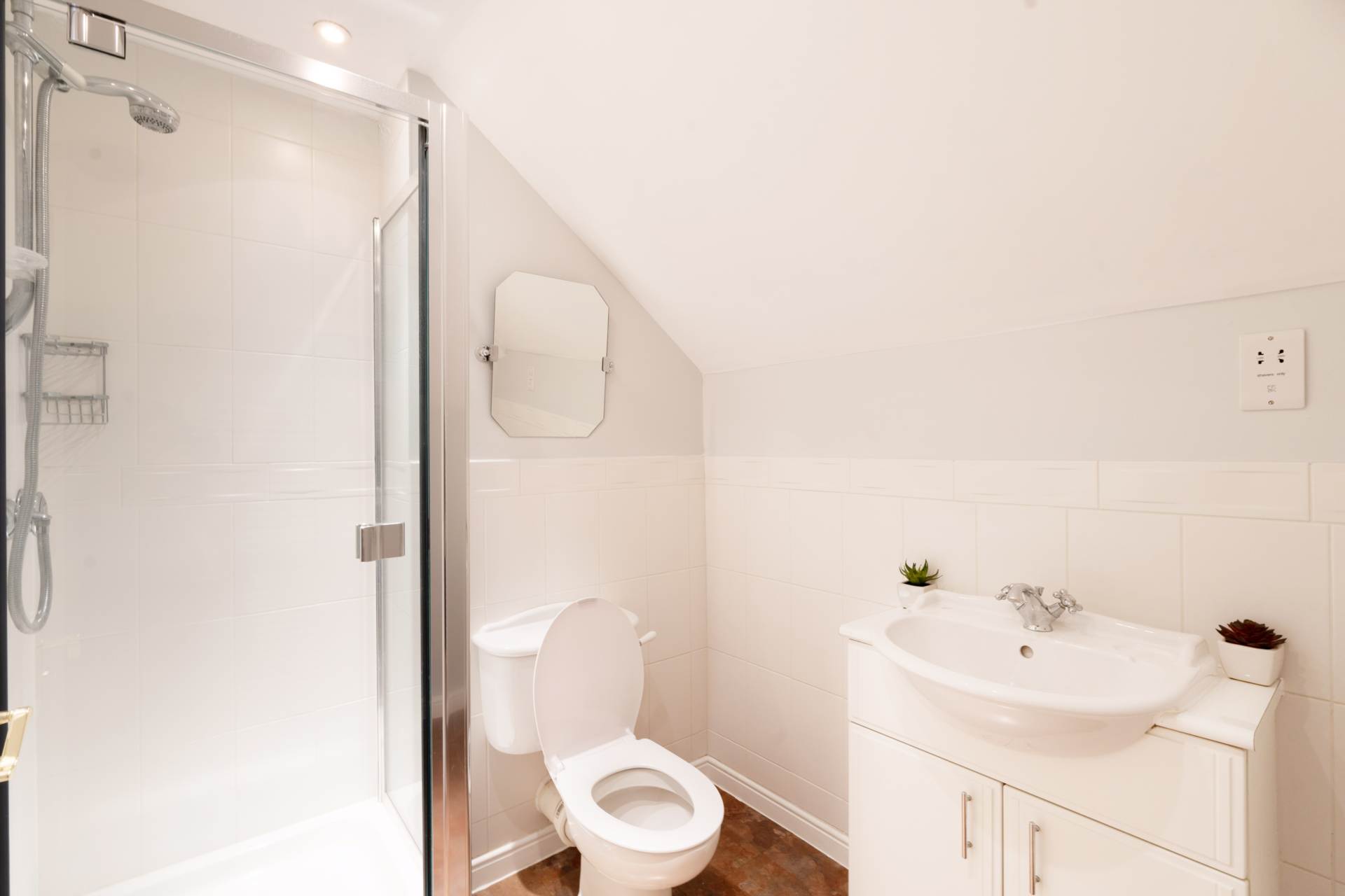 St Pauls Mews, Dorking, RH4 2HP, Image 16