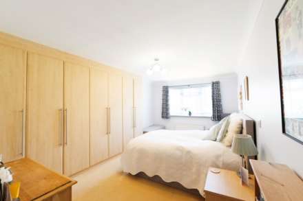 St Pauls Mews, Dorking, RH4 2HP, Image 11