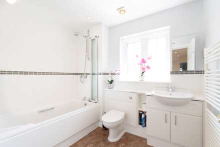 St Pauls Mews, Dorking, RH4 2HP, Image 17