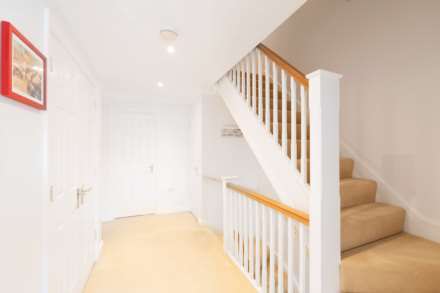 St Pauls Mews, Dorking, RH4 2HP, Image 9