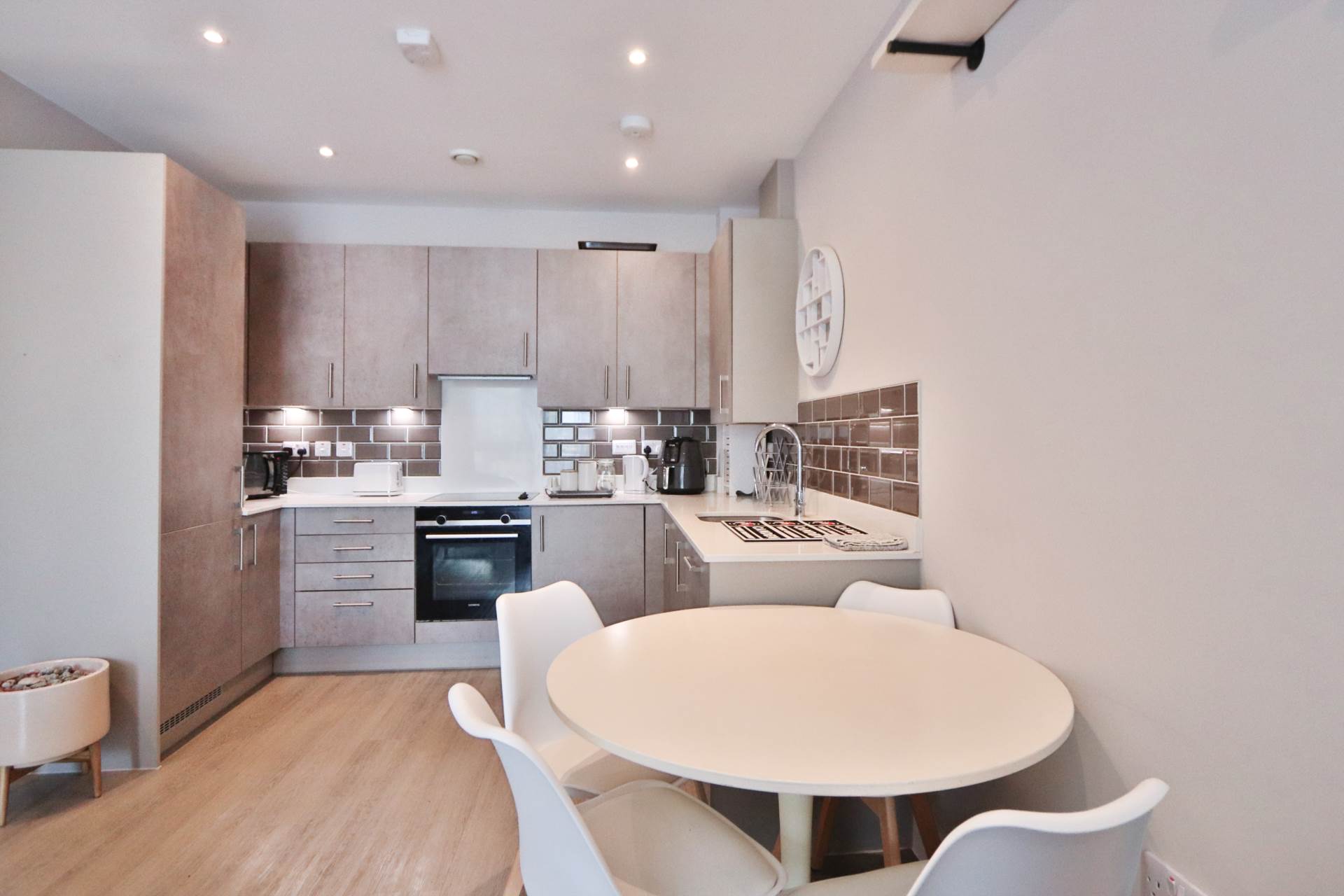 Coombe Road, New Malden, Image 4